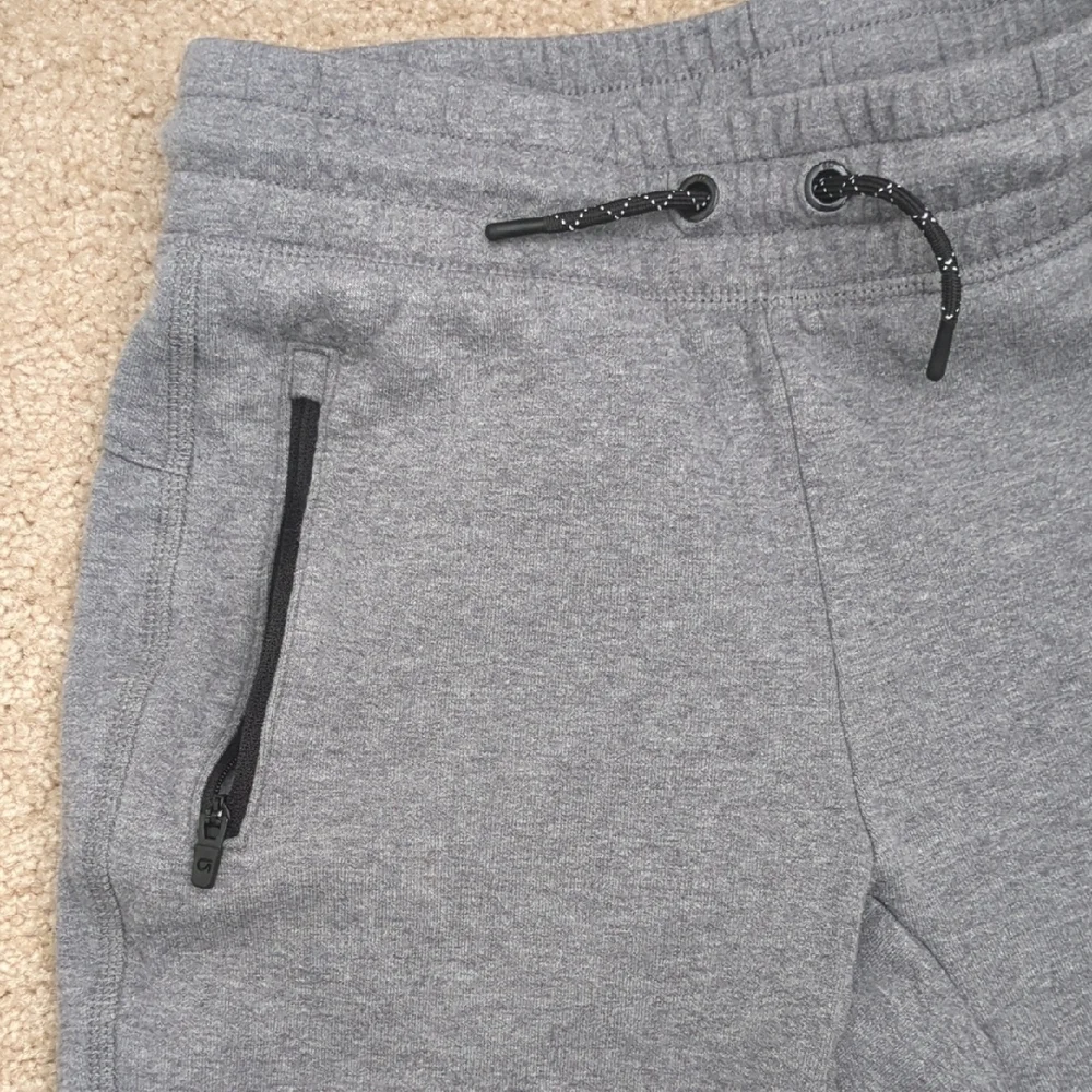 GAP heather gray